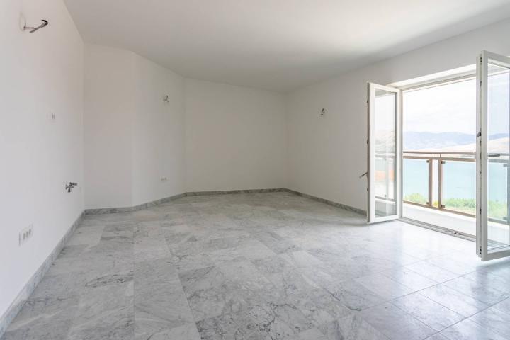 Pag, trosoban apartman S2 uz more 75 m2 + VPM, NOVOGRADNJA!