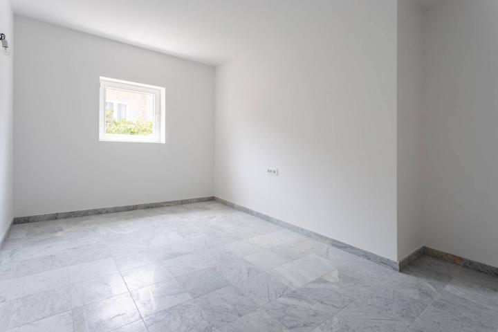 Pag, trosoban apartman S2 uz more 75 m2 + VPM, NOVOGRADNJA!