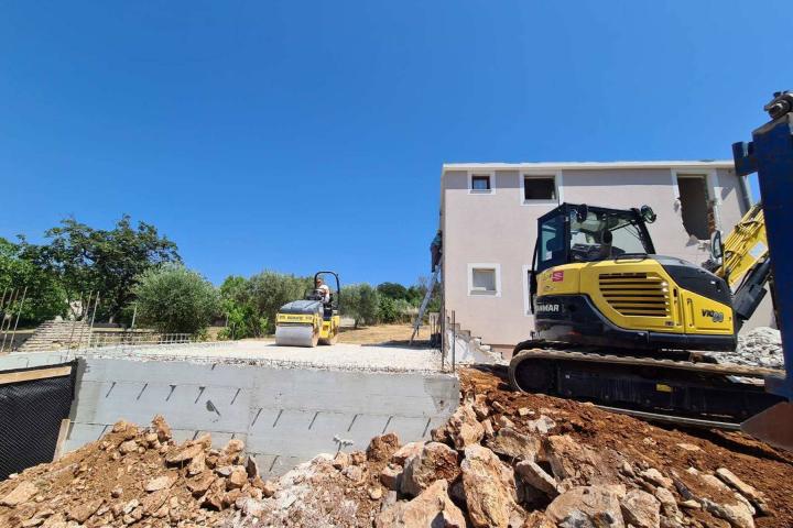 Pula, građevinsko zemljište površine 743 m2 sa započetom gradnjom, pogled na more