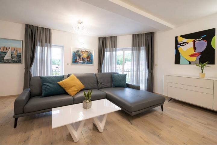 Opatija, Matulji, predivna moderna villa 400 m2 s bazenom 