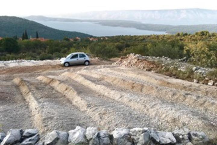 Stari Grad, Selca, građevinsko zemljište, s prekrasnim pogledom na more