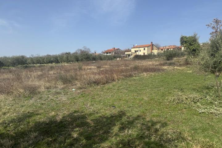 Istra, Kaštelir - građevinsko zemljište na rubu urbanizacije s pogledom na more 2262 m2