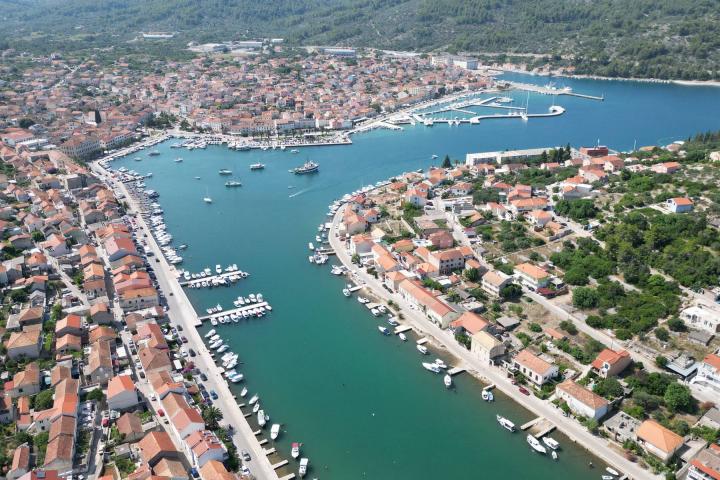 Korčula, Vela Luka, projekt hotela s dozvolom, prvi red do mora