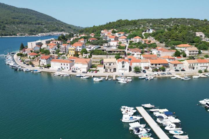 Korčula, Vela Luka, projekt hotela s dozvolom, prvi red do mora