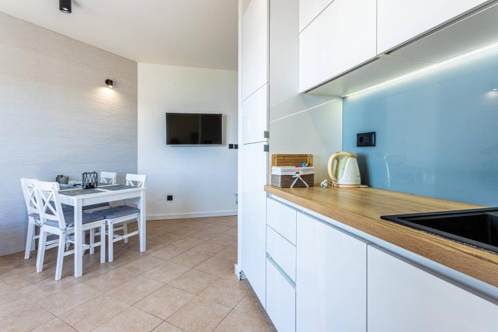 Rogoznica, apartmanska kuća 50m od mora