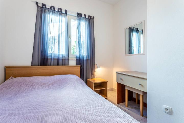 Rogoznica, apartmanska kuća 50m od mora