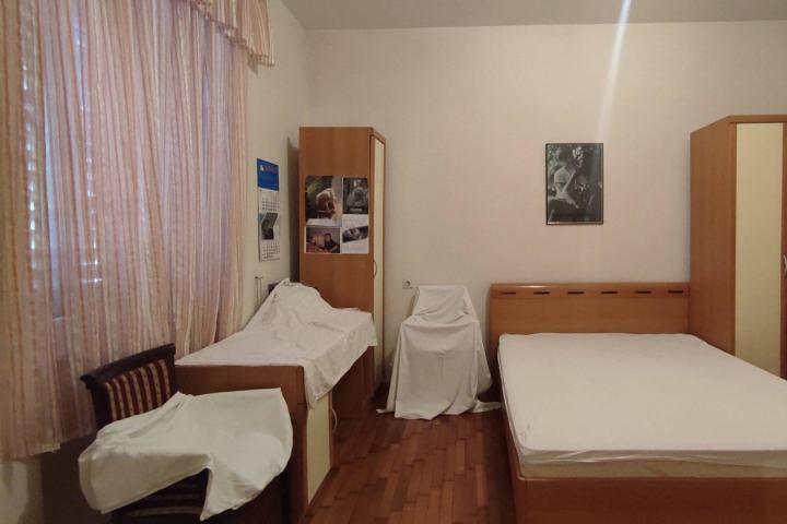 Pula, Giardini, višesoban stan, privatni parking, velika terasa, NKP 180 m2