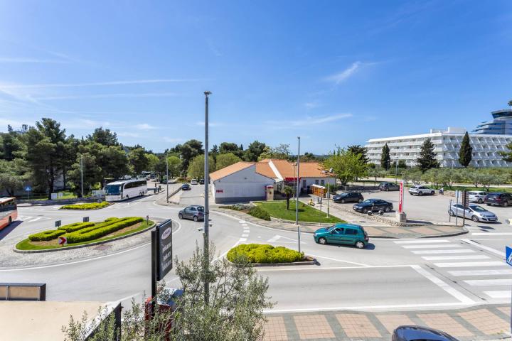 Vodice, kuća od 301 m2, turistička zona 250 m od plaže