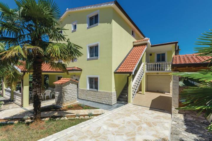 Poreč, Mugeba vila s bazenom i apartmanima