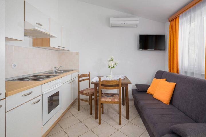 Poreč, Mugeba vila s bazenom i apartmanima