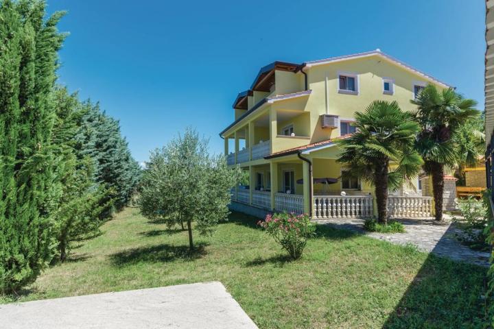 Poreč, Mugeba vila s bazenom i apartmanima