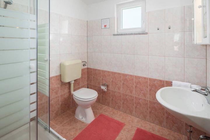 Poreč, Mugeba vila s bazenom i apartmanima