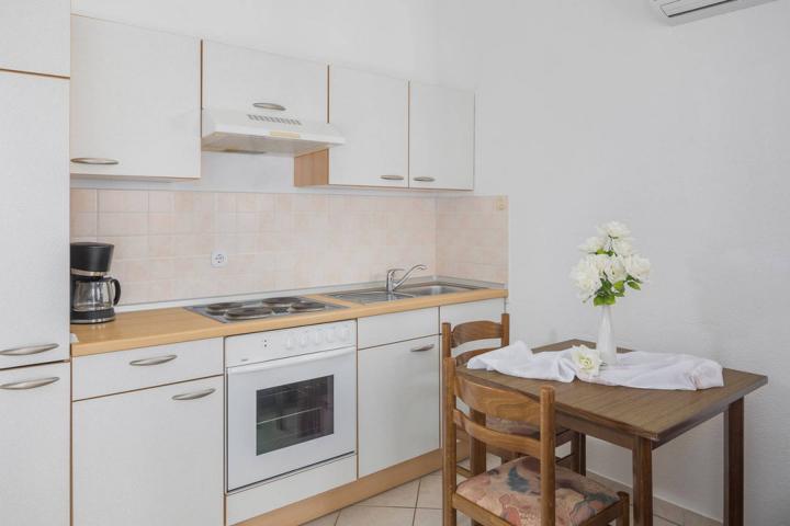 Poreč, Mugeba vila s bazenom i apartmanima