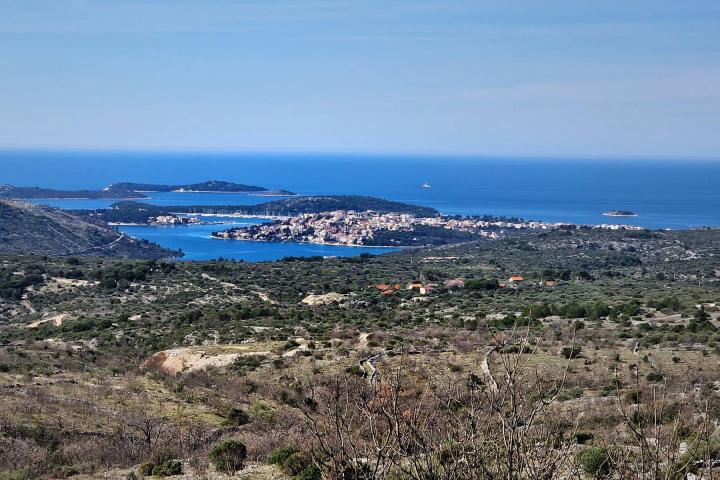 Rogoznica - poljoprivredno zemljište s panoramskim pogledom 