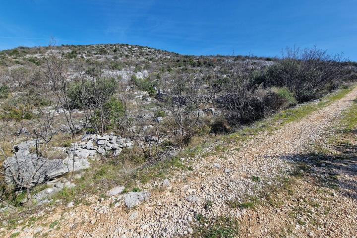 Rogoznica - poljoprivredno zemljište s panoramskim pogledom 