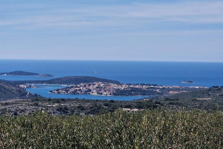 Rogoznica - poljoprivredno zemljište s panoramskim pogledom 