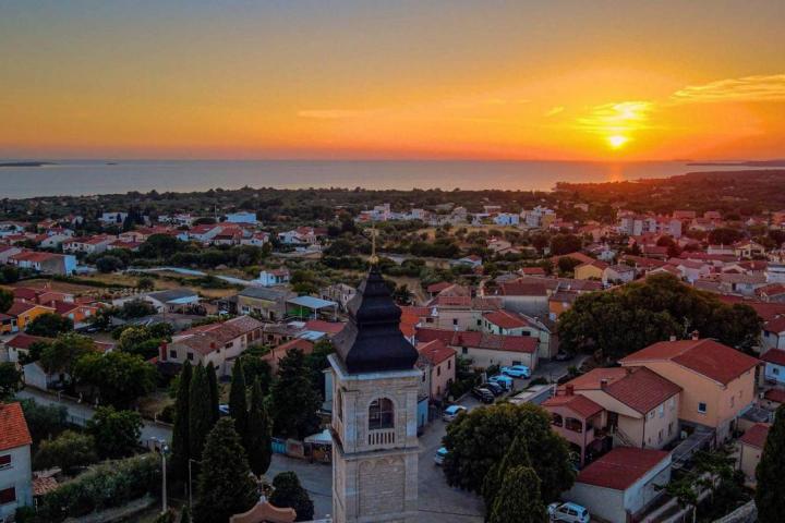 Peroj, hotel s 54 sobe i 5 apartmana, 1, 2 km od plaže, pogled na Brijunsko otočje