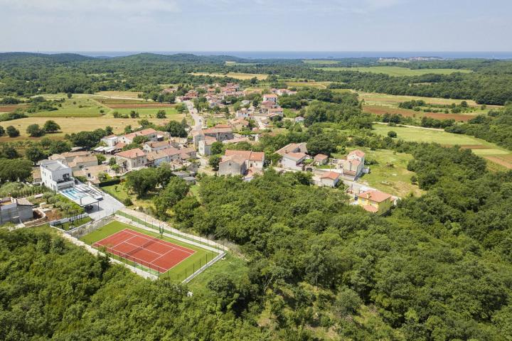 Istra, Flengi, moderna vila sa impozantnom okućnicom i pogledom na more