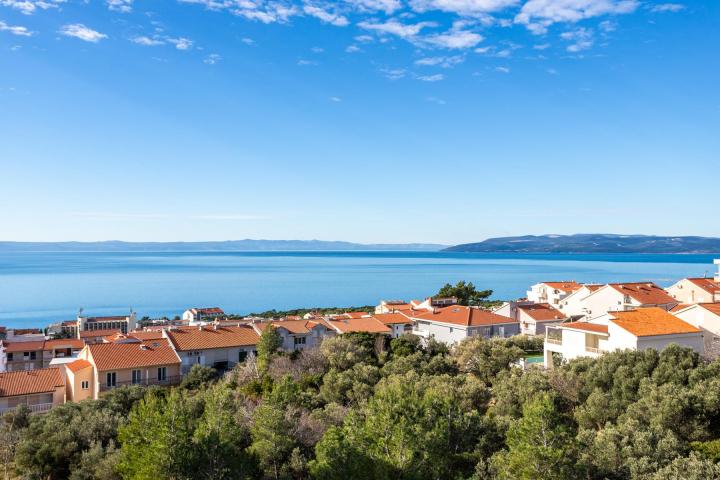 Makarska, trosoban stan na drugom katu novogradnje NKP 94 m2