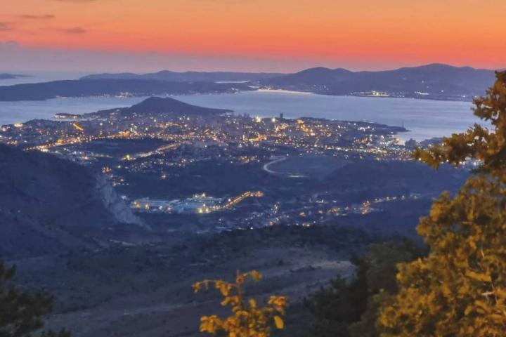  Split-Gornje Sitno, građevinsko zemljište s pogledom na Split i more