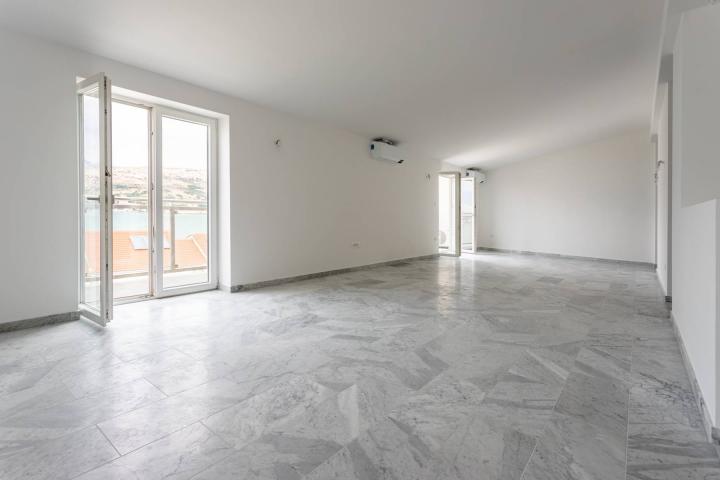 Pag, četverosoban penthouse S5 NKP 160 m2, uz more NOVOGRADNJA!