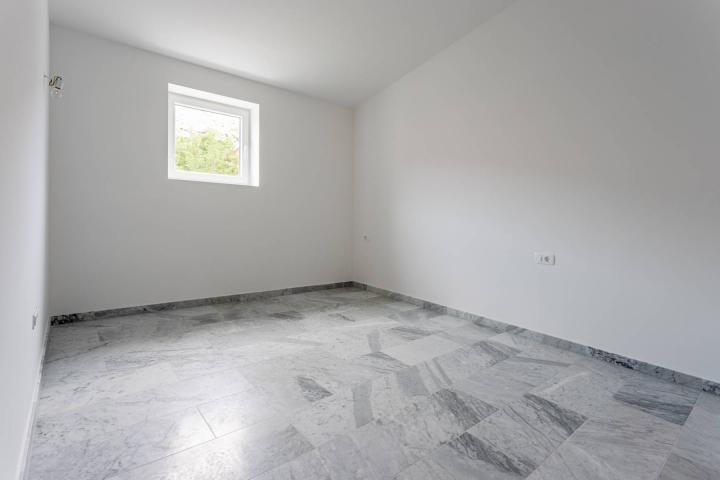 Pag, četverosoban penthouse S5 NKP 160 m2, uz more NOVOGRADNJA!