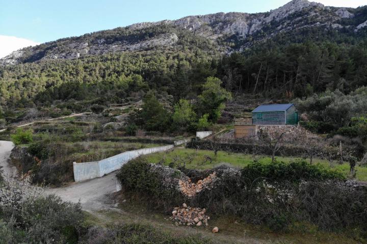 Otok Hvar, Jelsa, atraktivno građevinsko zemljište 3393, 60 m2 s idejnim projektom za tri ville