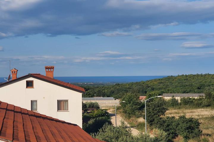 Višnjan, dvojna kuća s bazenom i predivnim pogledom na more