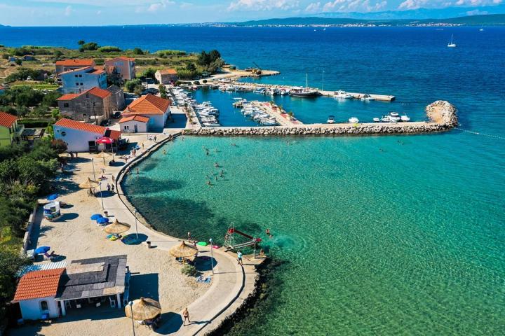 Otok Pašman, Dobropoljana, građevinsko zemljište 1. 373 m2