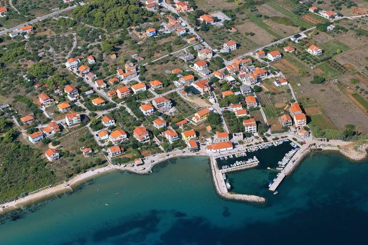 Otok Pašman, Dobropoljana, građevinsko zemljište 1. 373 m2