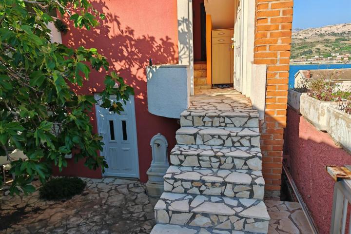 Zadar, Pag, kuća s pet apartmana i pogledom na more, 867, 39 eur/m2