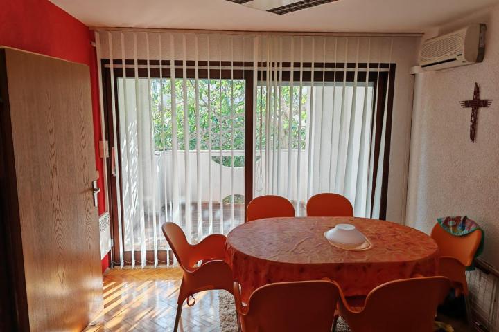 Zadar, Pag, kuća s pet apartmana i pogledom na more, 867, 39 eur/m2