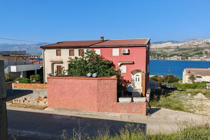 Zadar, Pag, kuća s pet apartmana i pogledom na more, 867, 39 eur/m2