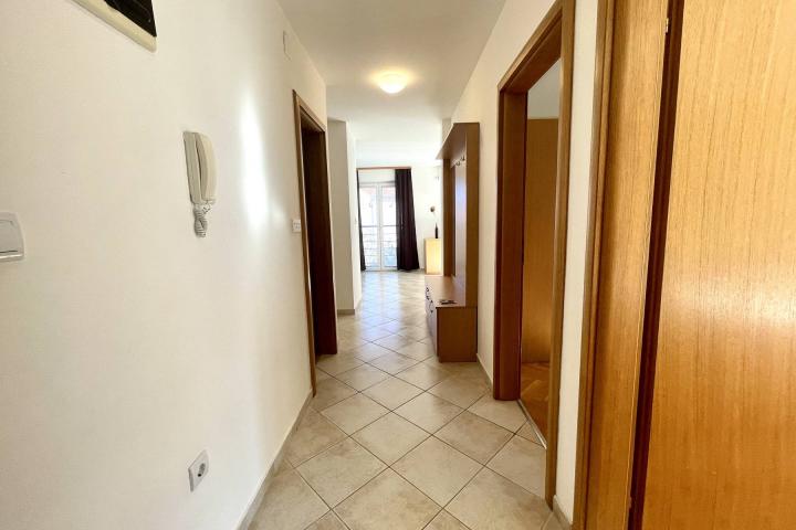 Krk, Soline, lijepi trosoban apartman veličine 73 m2