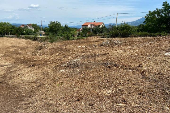 Labin, Kršan, građevinska parcela 891 m2 s građevinskom dozvolom i projektom