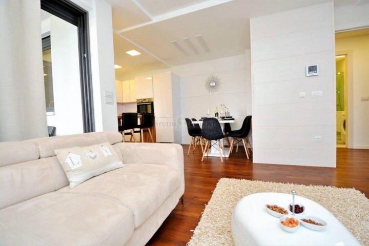 Zadar, Borik, moderan trosoban stan vrtom, NKP 87, 55 m2