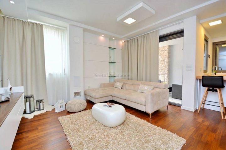 Zadar, Borik, moderan trosoban stan vrtom, NKP 87, 55 m2