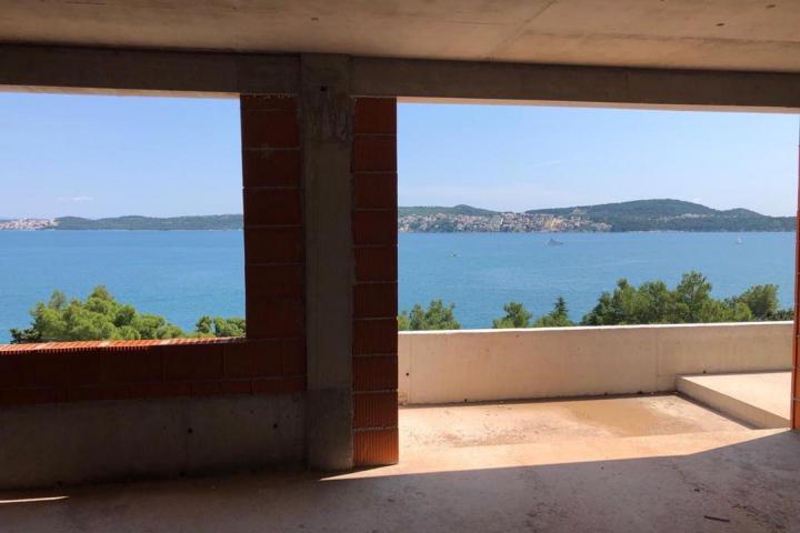 Trogir – okolica, prostran dvosoban stan s pogledom na more NKP 105, 50 m2