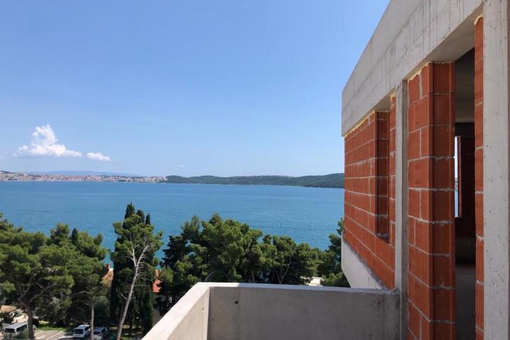 Trogir – okolica, prostran dvosoban stan s pogledom na more NKP 105, 50 m2