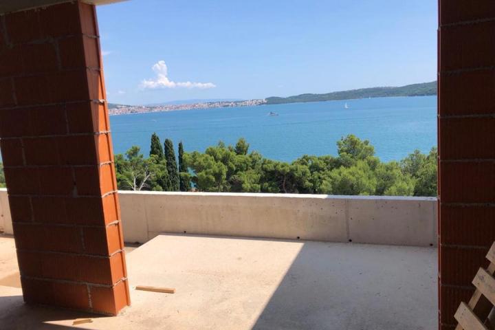 Trogir – okolica, prostran dvosoban stan s pogledom na more NKP 105, 50 m2