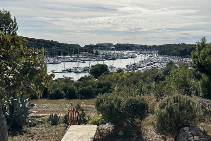 Pula, Nova Veruda, stan s vrtom i pogled Marina Veruda