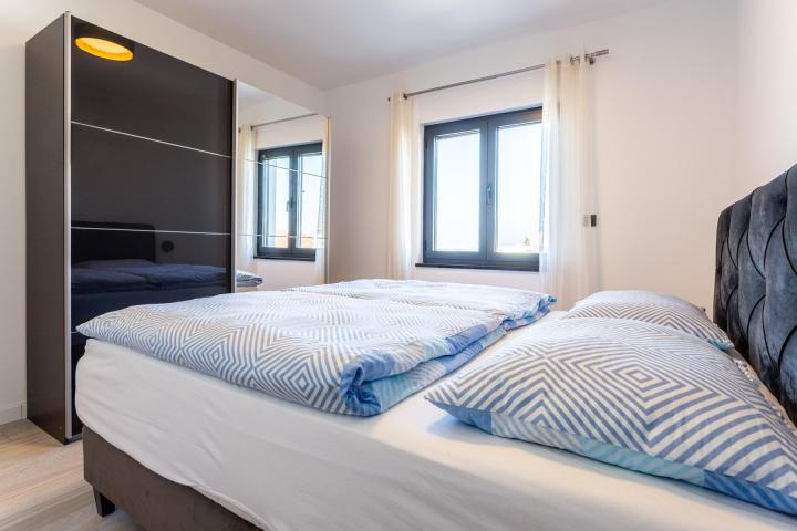 Vodice, Srima prekrasan penthouse, 50 metara od mora