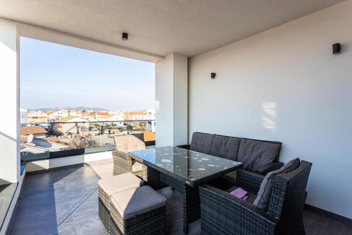 Vodice, Srima prekrasan penthouse, 50 metara od mora