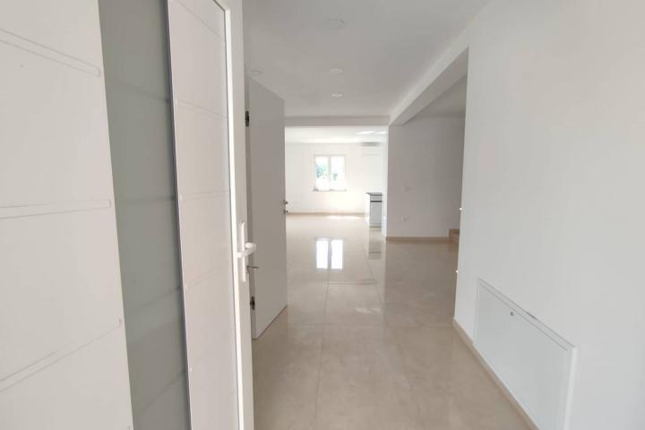 Savudrija, Crveni vrh, moderna kvalitetna vila s bazenom, NKP 250m2