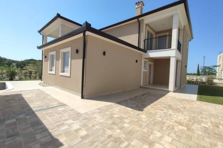 Savudrija, Crveni vrh, moderna kvalitetna vila s bazenom, NKP 250m2