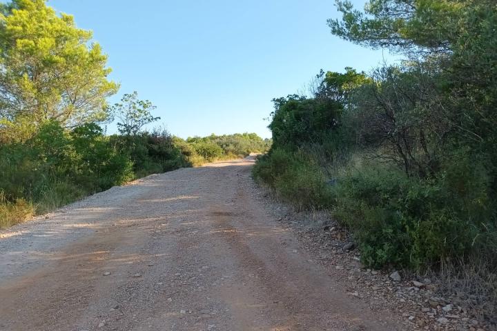 Šolta, Donje selo, poljoprivredno zemljište, 25. 000 m2