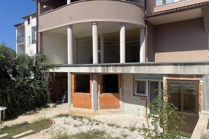 Istra, Rovinj, kuća poslovno - stambene namjene od 645m2