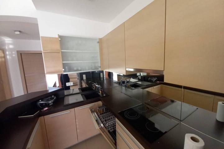 Pula, Pješčana uvala, Penthouse s pogledom na more, vrtom, parking mjestom, NKP 150 m2