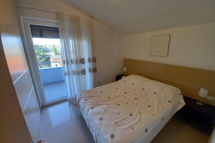 Pula, Pješčana uvala, Penthouse s pogledom na more, vrtom, parking mjestom, NKP 150 m2