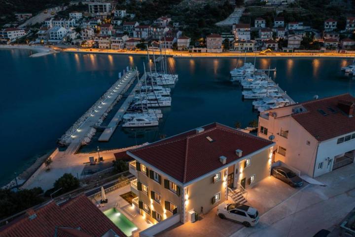 Marina, predivna vila šest stambenih jedinica i bazenom